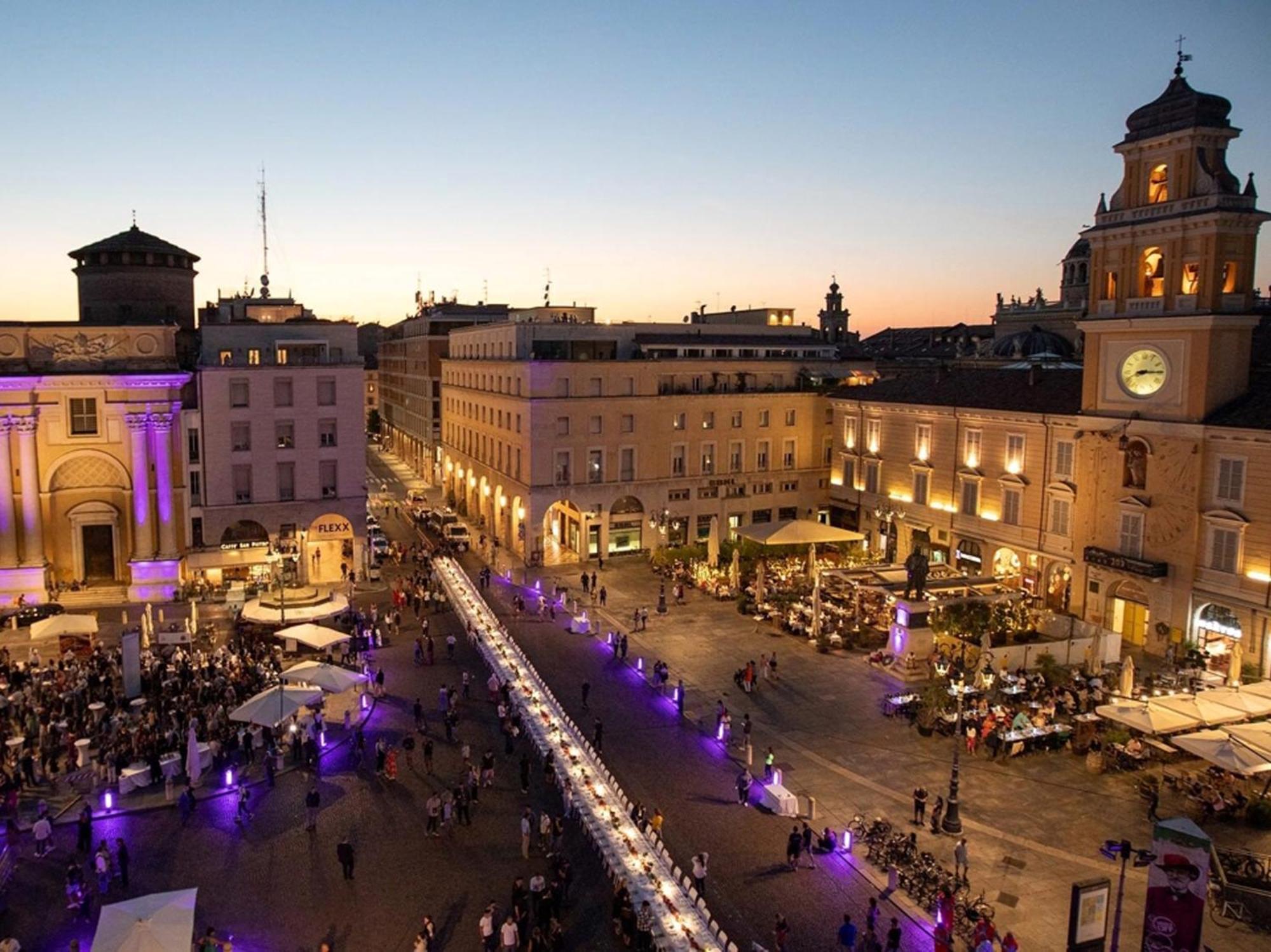 Stazione A 200M - Ampio Appartamento Con Parcheggio Notturno Gratis Parma Exterior photo